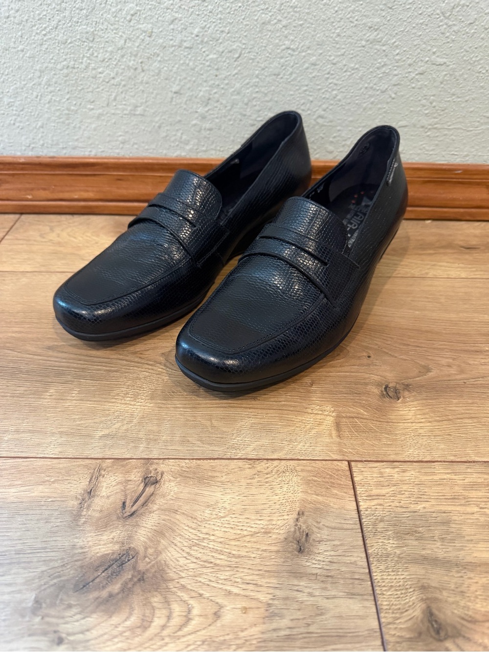 Mephisto Air-Jet Black Textured Leather Loafers Slip On Shoes Women's US 9